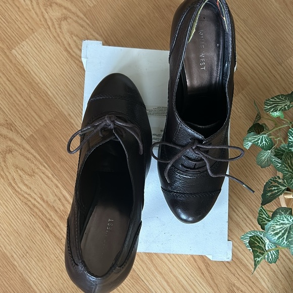 Tie Front 4 1/2” Heels. EUC - Picture 3 of 6